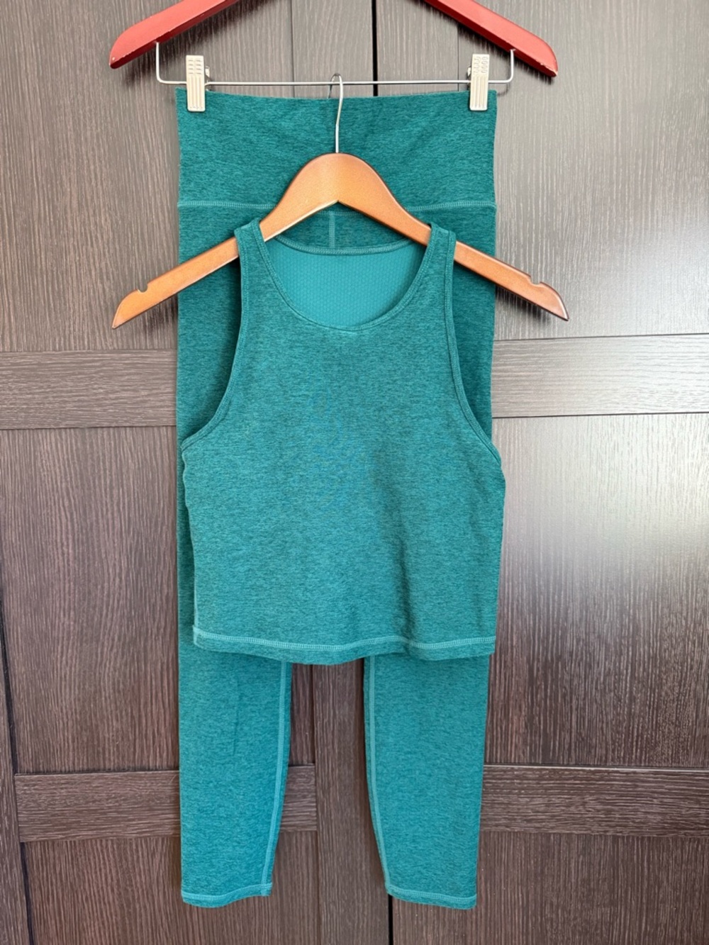 Vuori - Clean Elevation Set in Jade Heather